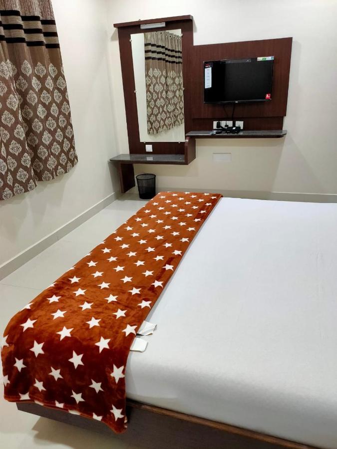 Sri Krishna Residency Otel Eluru Dış mekan fotoğraf